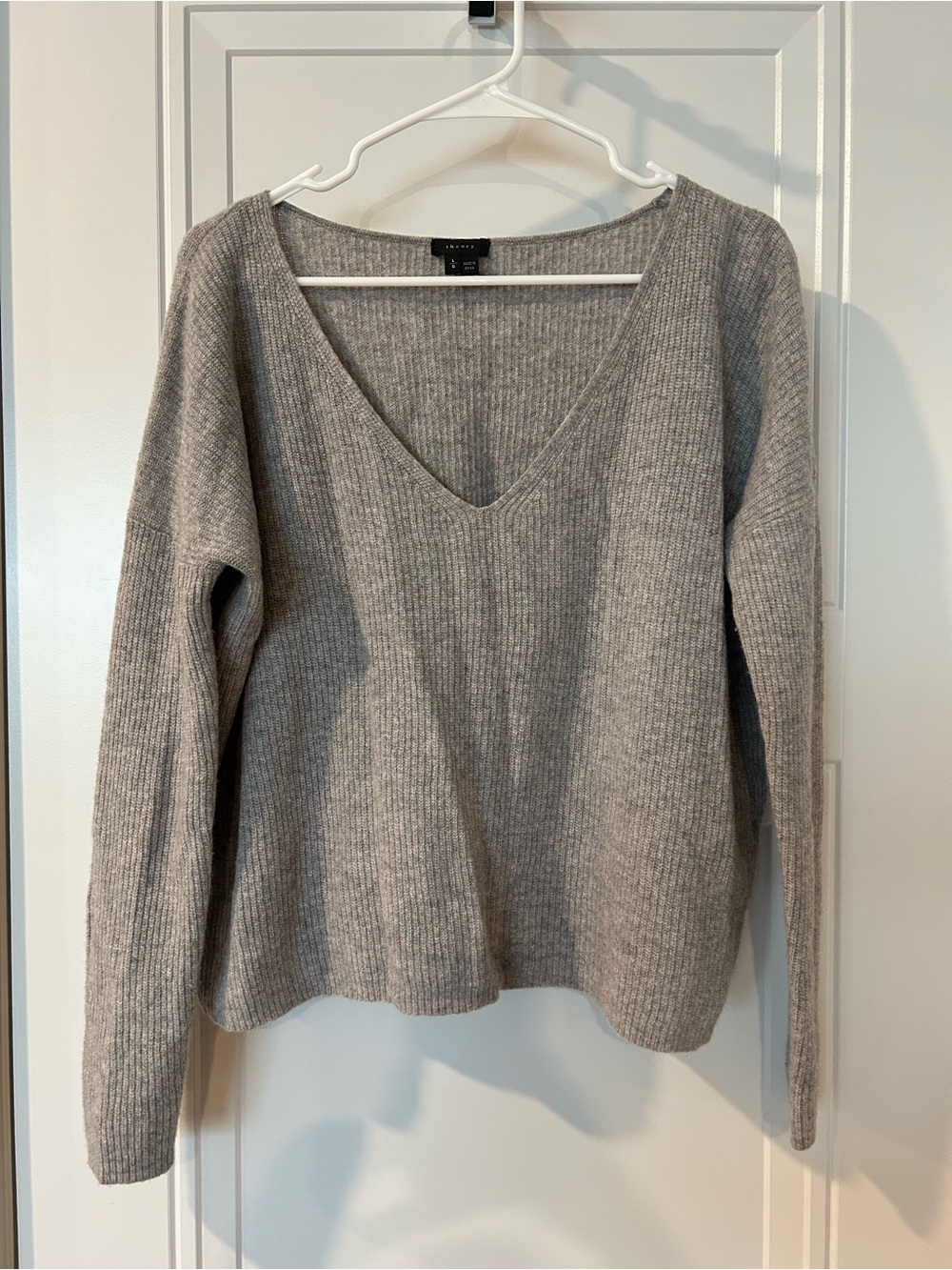 Theory Light Gray V-neck Pullover Wool Knit Sweater | L